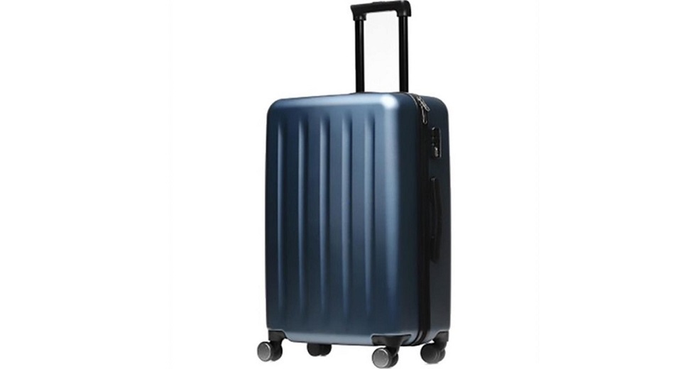 стильный чемодан в глубоком синем цвете